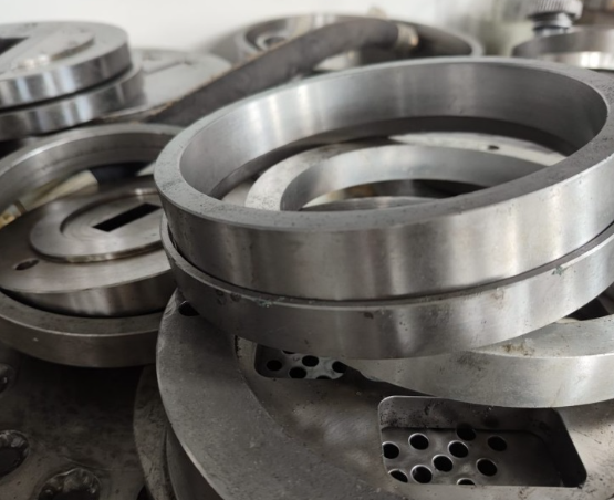 上海水轮机叶轮磨粒流抛光关键价值：基于手工与机械抛光对比